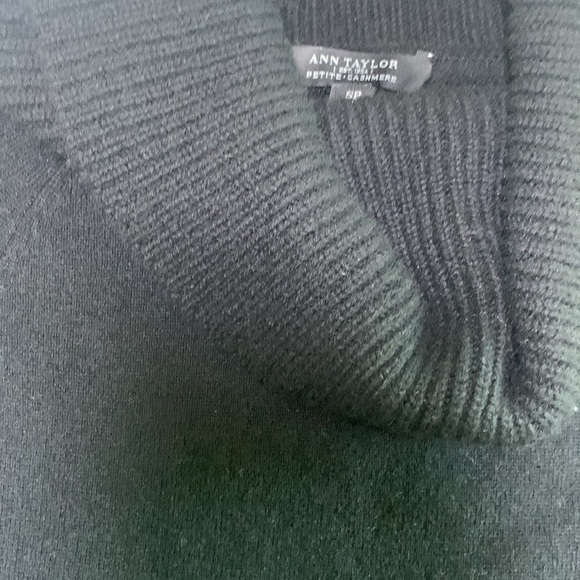 Ann Taylor cashmere turtleneck sweater black with ribbed collar size small - Picture 4 of 5